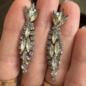 Vintage Weiss Rhinestone Dangle Clip On Earrings C 1950